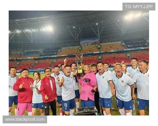 香港足球明星队在宝鸡激情对决展现足球魅力与团队精神 香港足球明星队在宝鸡激情对决展现足球魅力与团队精神