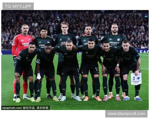 10号秋衣足球明星的辉煌历程与场上风采解析 10号秋衣足球明星的辉煌历程与场上风采解析