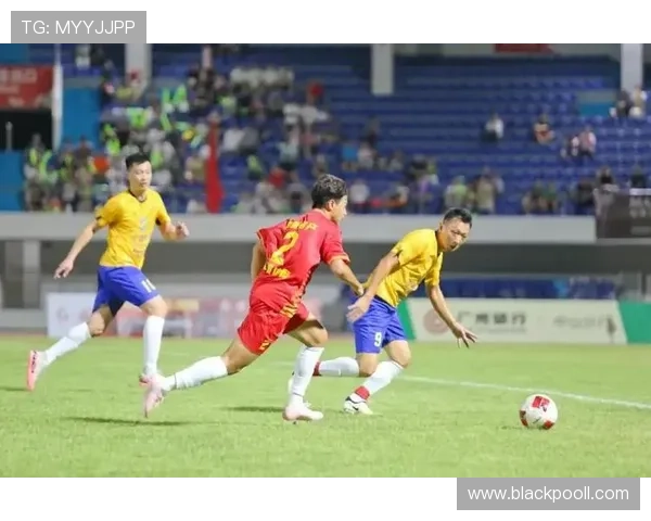 足球明星在绿茵场上的精彩瞬间与激情对决展现运动魅力与团队精神