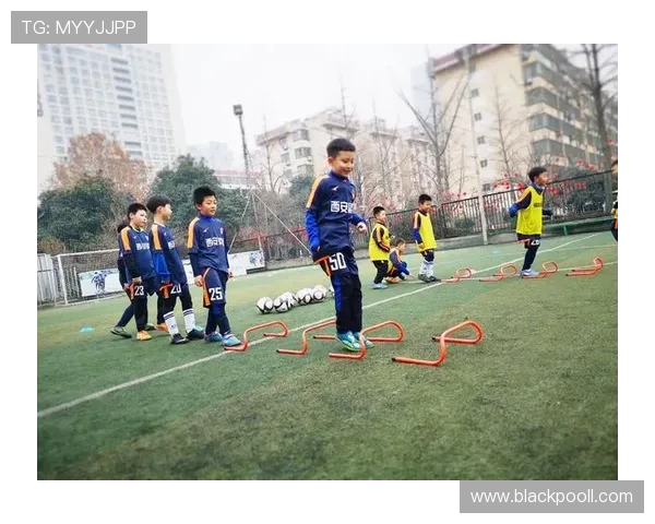 五小足球明星的成长故事与梦想追逐之旅